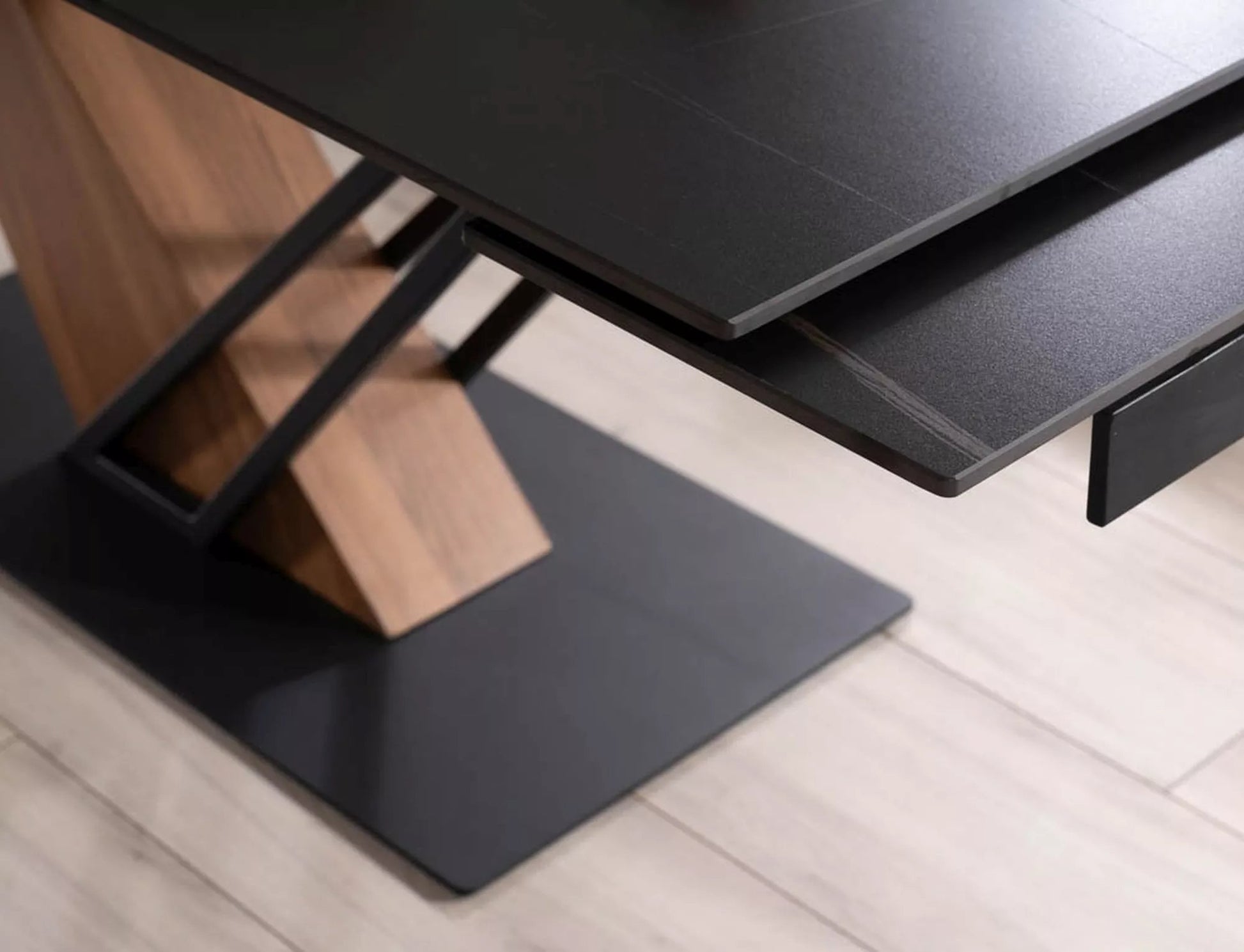 Tisch Genesis